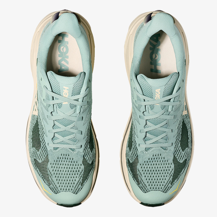 HOKA Challenger 8 