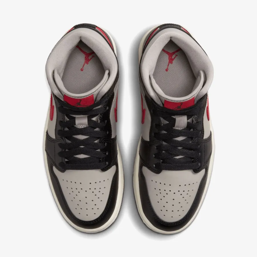 NIKE Air Jordan 1 