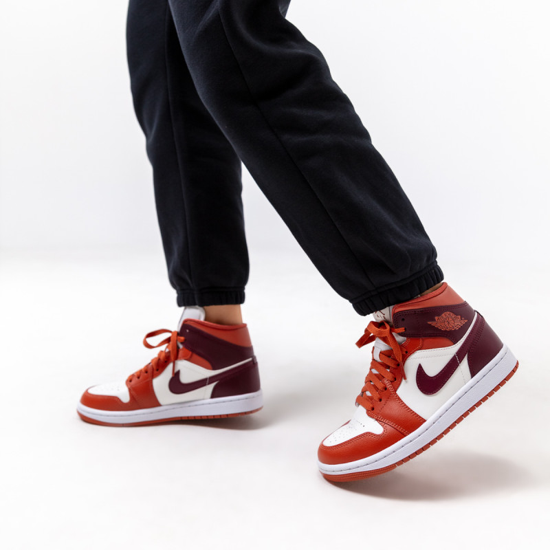 NIKE Air Jordan 1 