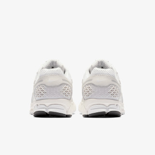 NIKE Zoom Vomero 5 