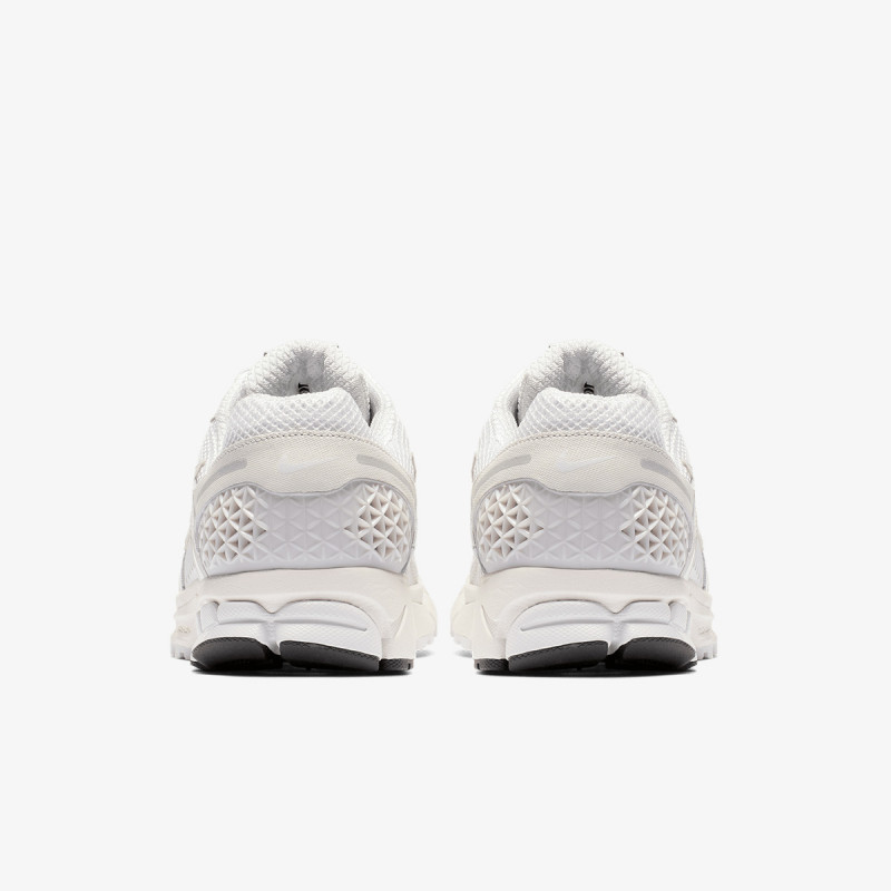 NIKE Zoom Vomero 5 