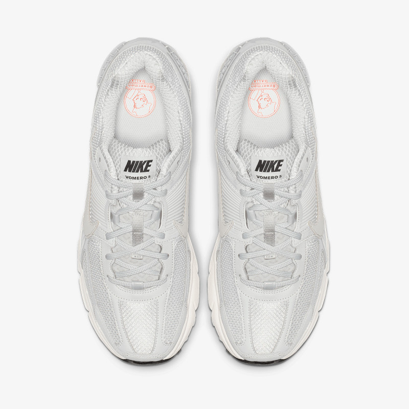 NIKE Zoom Vomero 5 