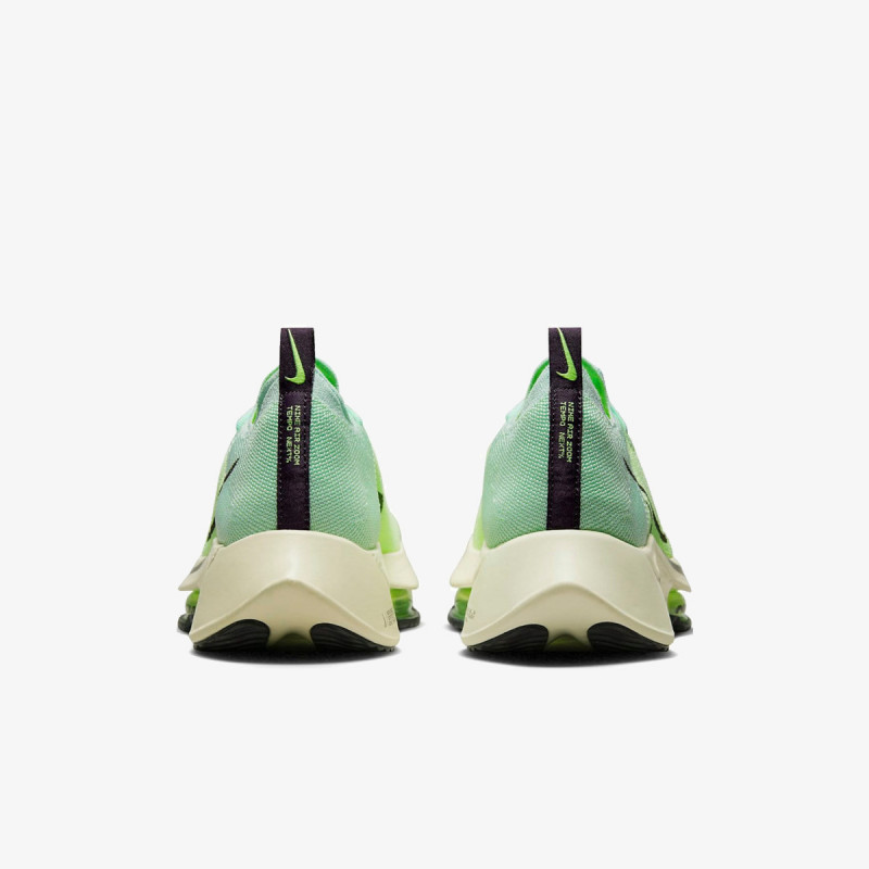 NIKE Air Zoom Tempo NEXT% 