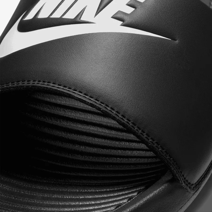 NIKE VICTORI ONE 