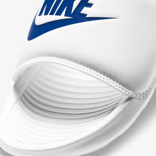 NIKE Victori One 