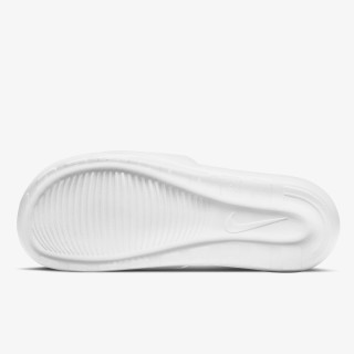 NIKE Victori One 