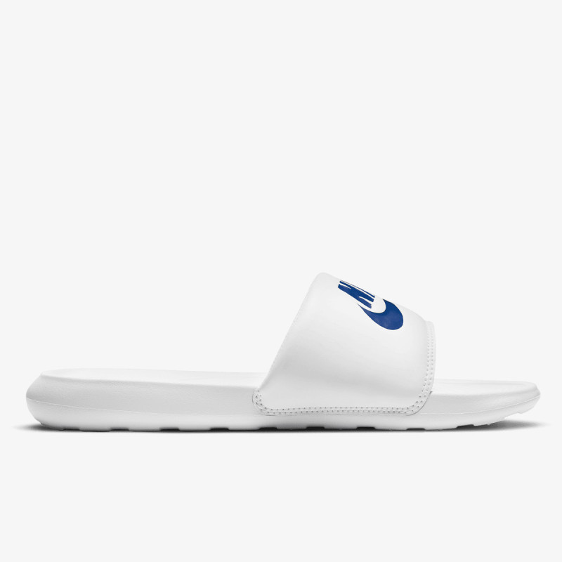 NIKE Victori One 