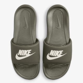 NIKE Victori One 