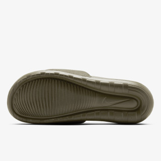 NIKE Victori One 
