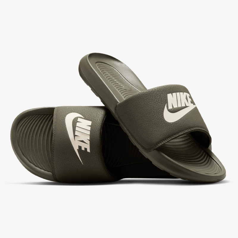 NIKE Victori One 