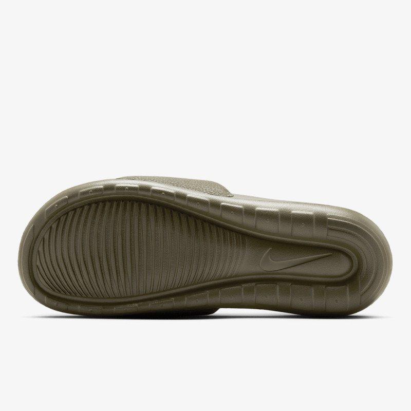 NIKE Victori One 