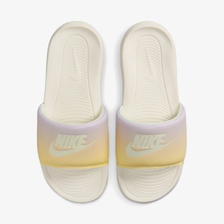 NIKE Victori One 
