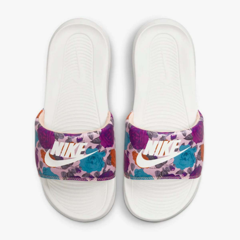 NIKE Victori One 