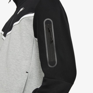 NIKE Sportswear Tech 