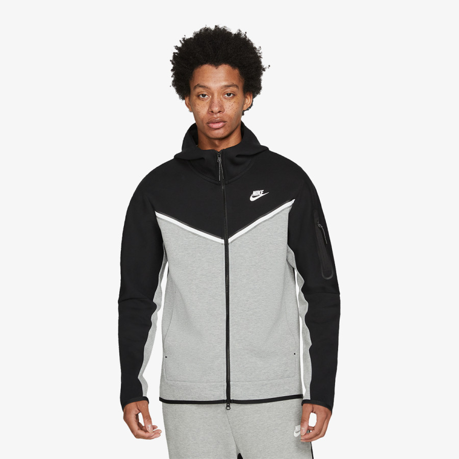 NIKE Sportswear Tech 