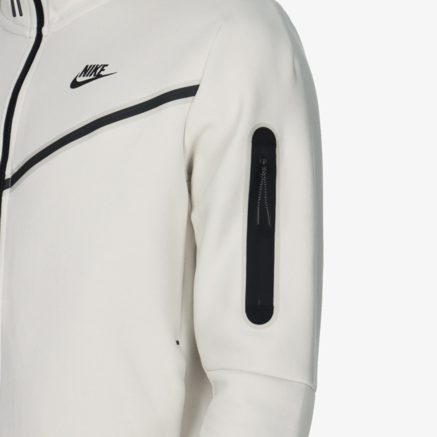 NIKE Sportswear Tech 