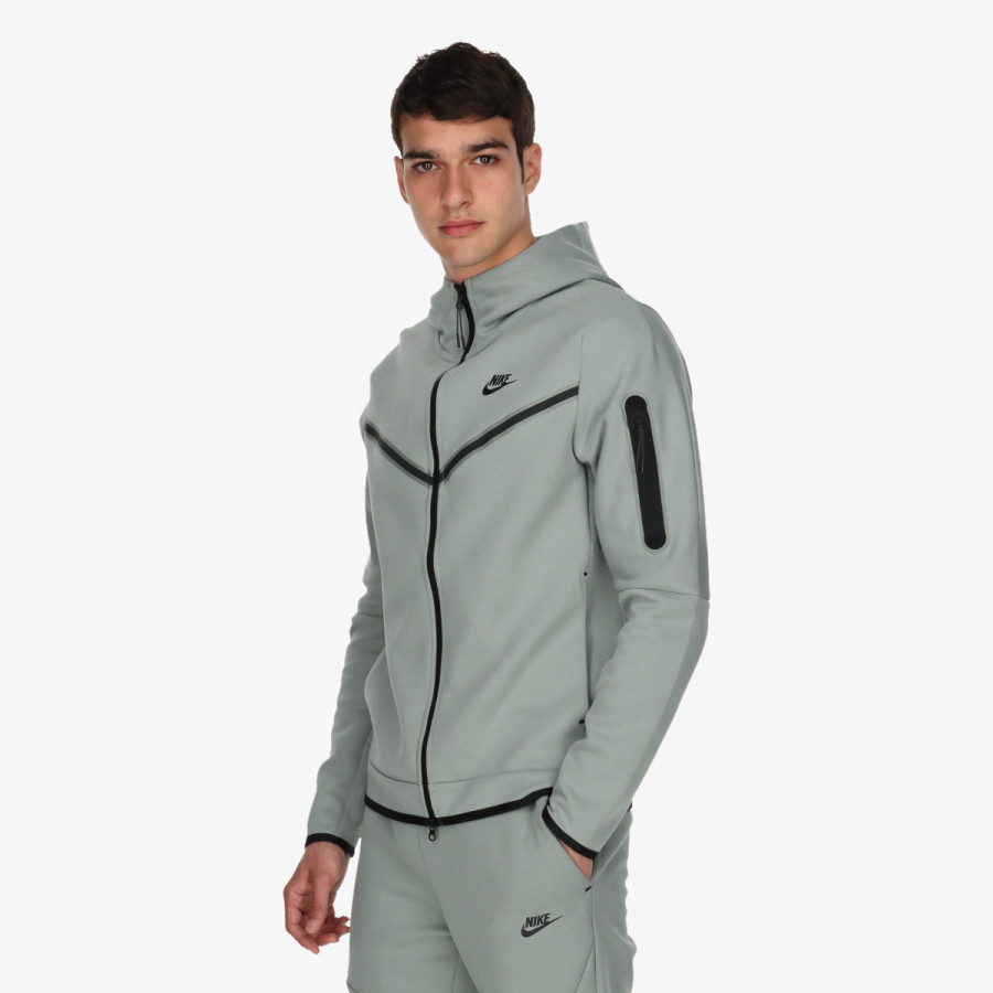 NIKE Sportswear Tech 