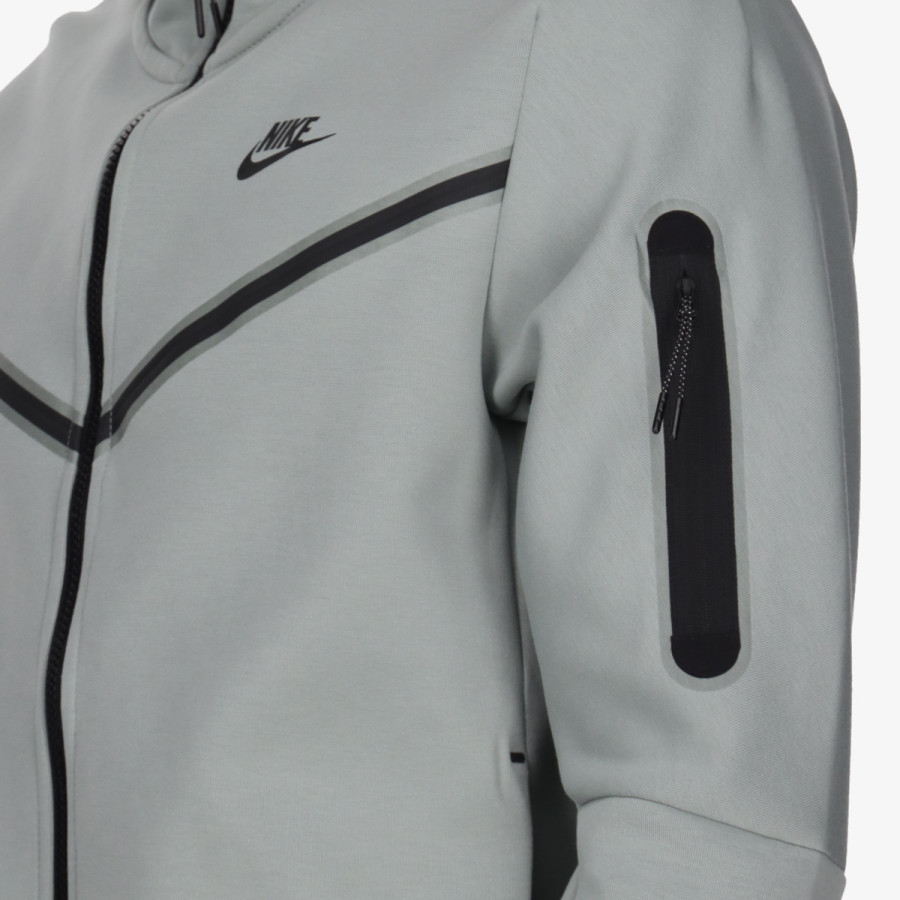 NIKE Sportswear Tech 