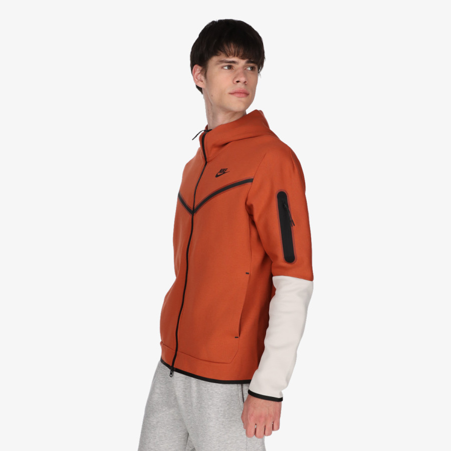NIKE Sportswear Tech 