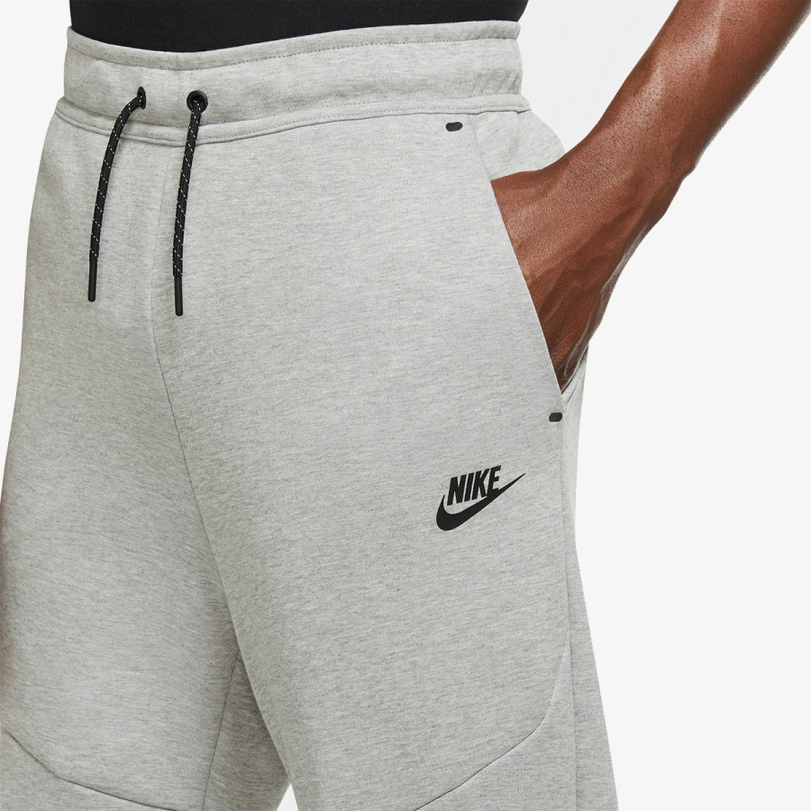 NIKE Sportswear Tech 