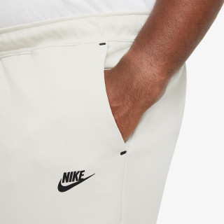 NIKE Sportswear Tech 