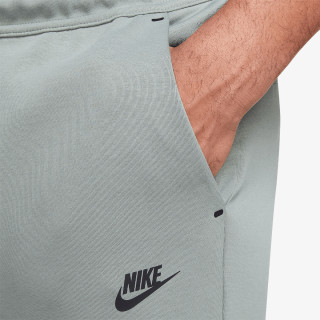 NIKE Sportswear Tech 