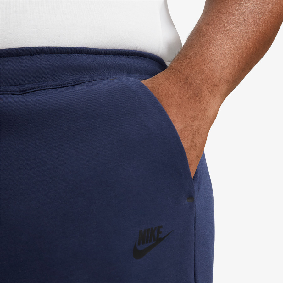 NIKE Sportswear Tech 