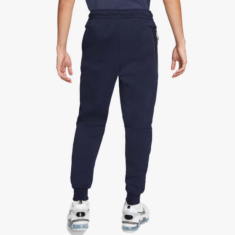 NIKE Sportswear Tech 