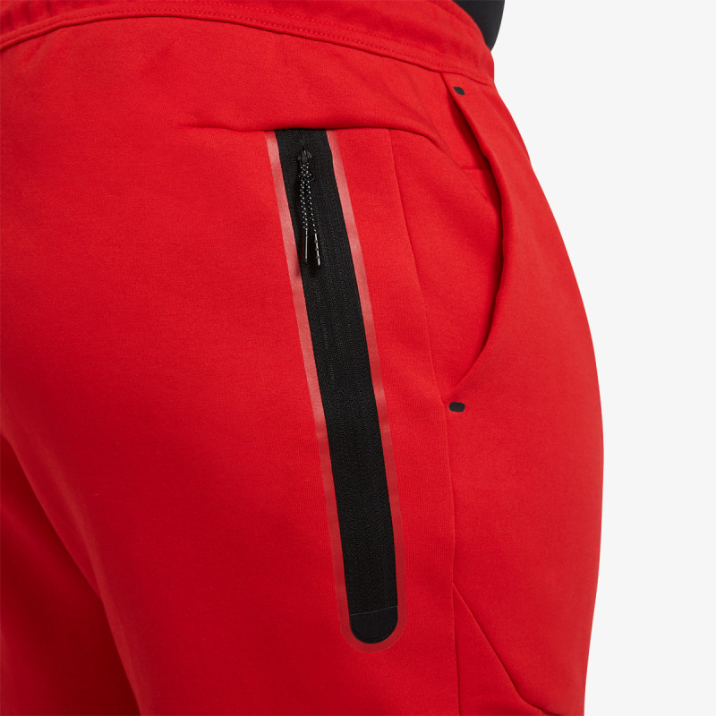 NIKE Sportswear Tech 