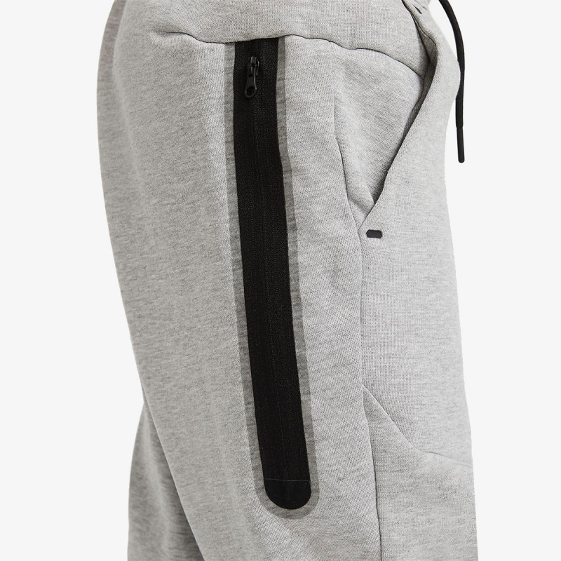 NIKE Sportswear Tech 