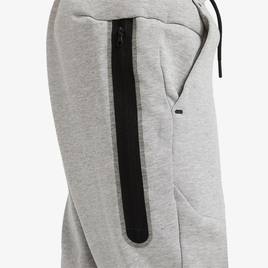 NIKE Sportswear Tech 