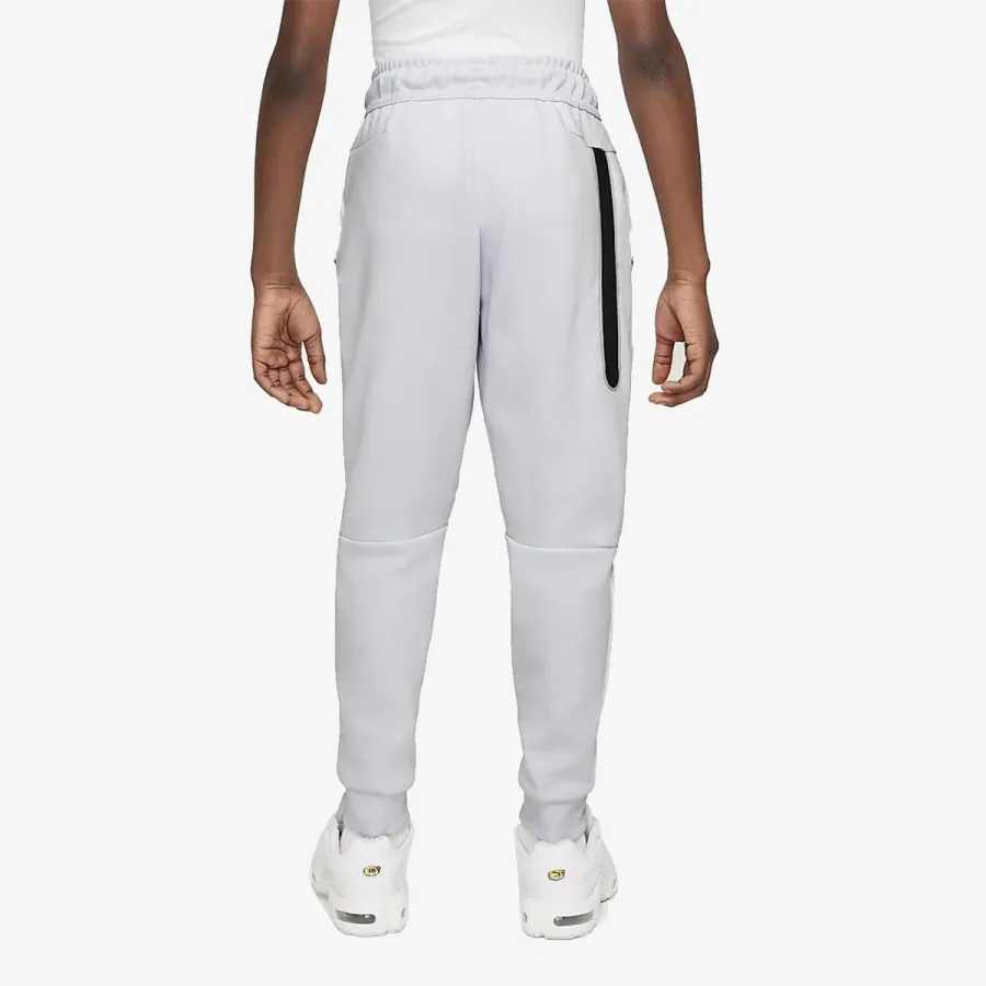 NIKE Sportswear Tech 