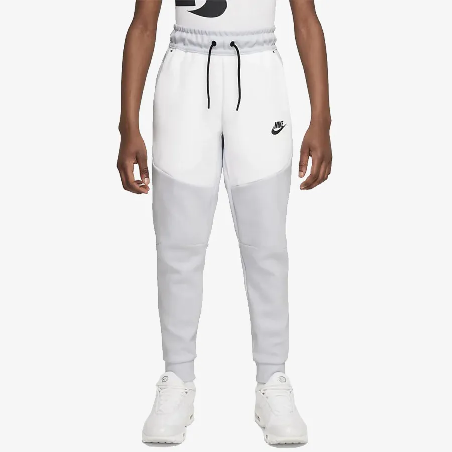 NIKE Sportswear Tech 