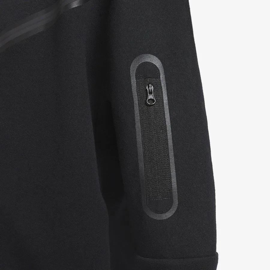 NIKE Sportswear Tech 