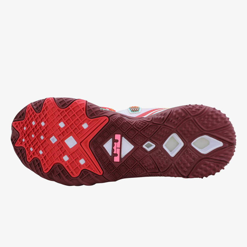 NIKE LEBRON XVIII LOW 