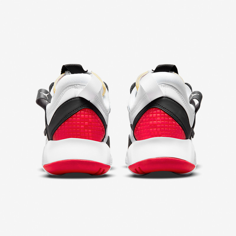 NIKE JORDAN MA2 