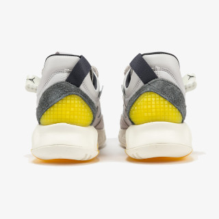 NIKE WMNS JORDAN MA2 