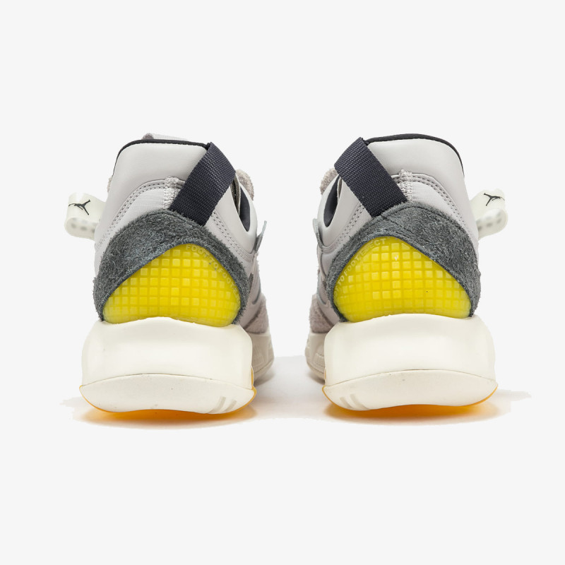 NIKE WMNS JORDAN MA2 