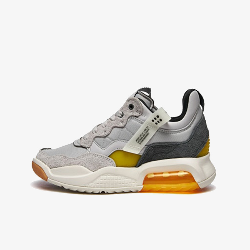NIKE WMNS JORDAN MA2 