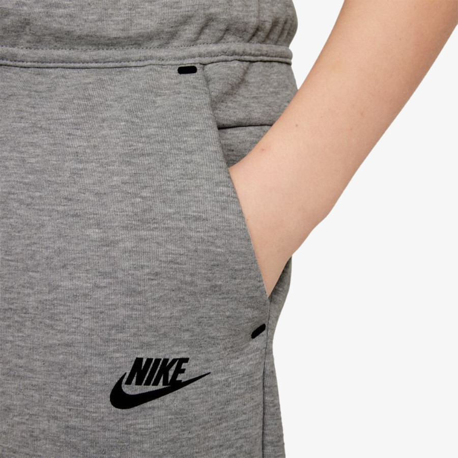 NIKE Sportswear Tech 