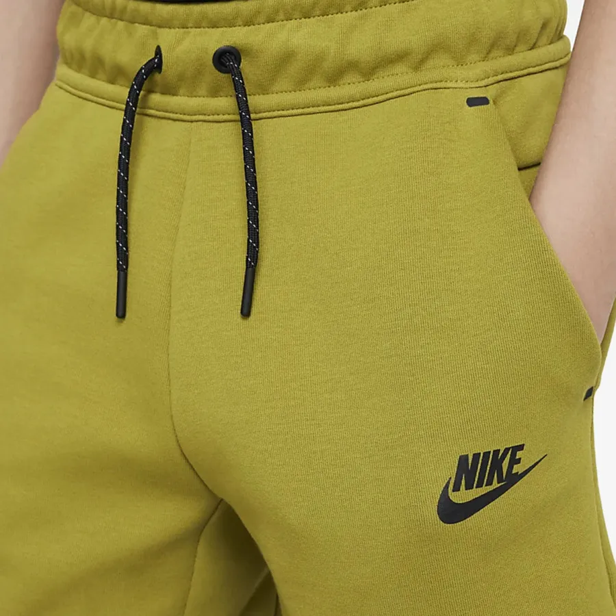 NIKE Sportswear Tech 