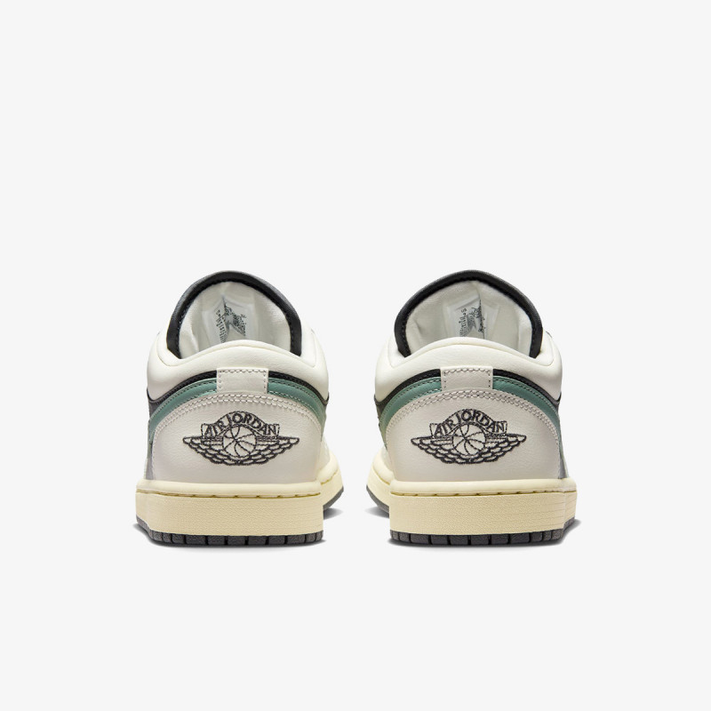 NIKE Air Jordan 1 Low 
