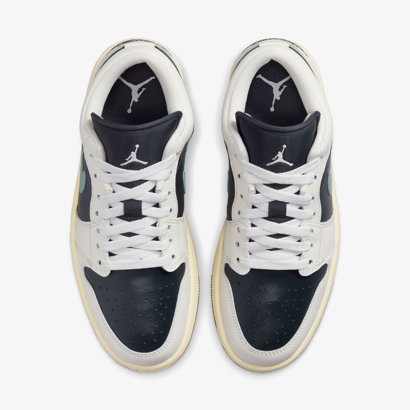 NIKE Air Jordan 1 Low 