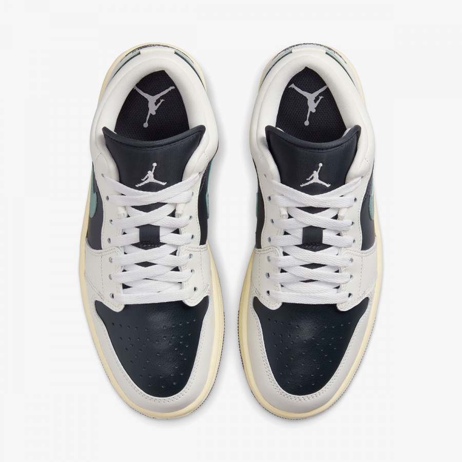 NIKE Air Jordan 1 Low 