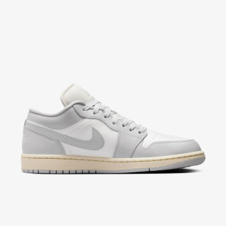 NIKE WMNS AIR JORDAN 1 LOW 
