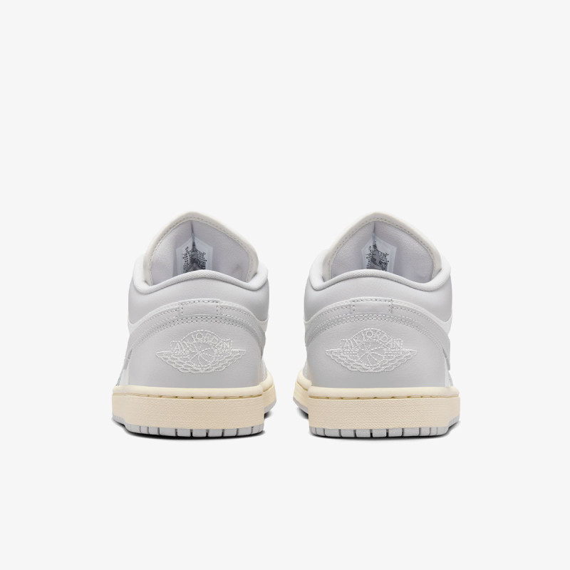 NIKE WMNS AIR JORDAN 1 LOW 