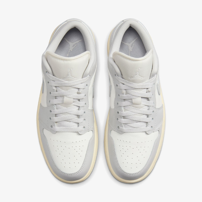 NIKE WMNS AIR JORDAN 1 LOW 