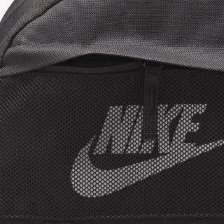 NIKE Elemental 
