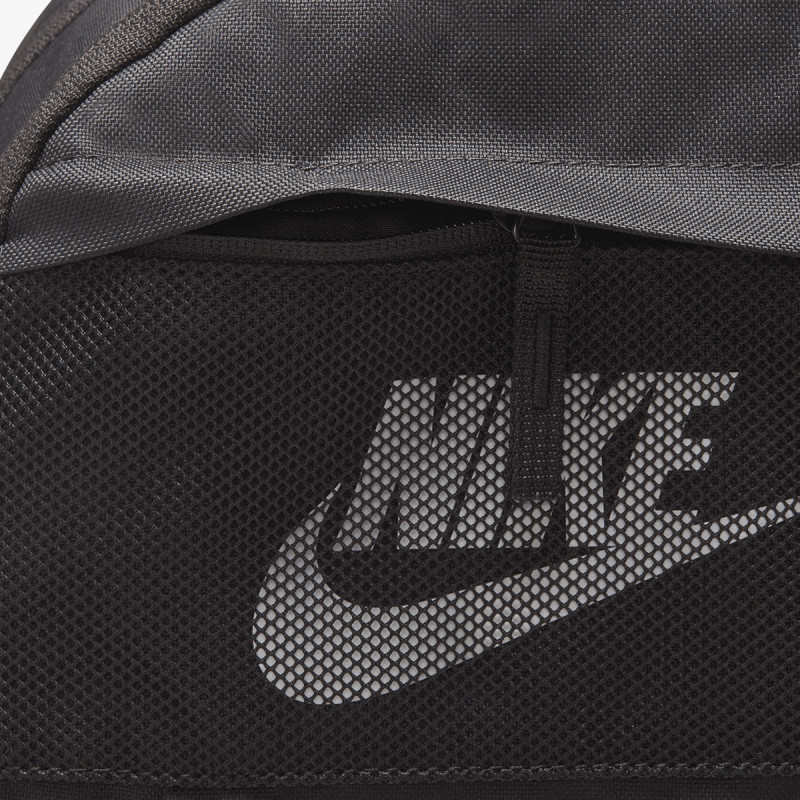 NIKE Elemental 