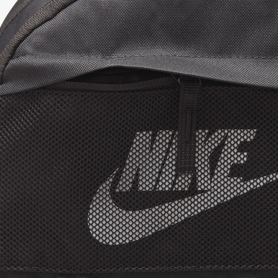 NIKE Elemental 